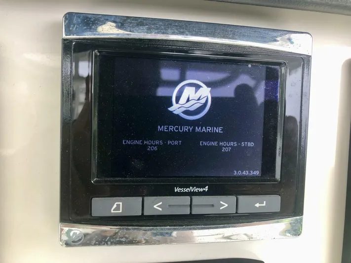  Yacht Photos Pics Mercury Marine VesselView4 display on 2016 Boston Whaler OUTRAGE, showing engine hours.