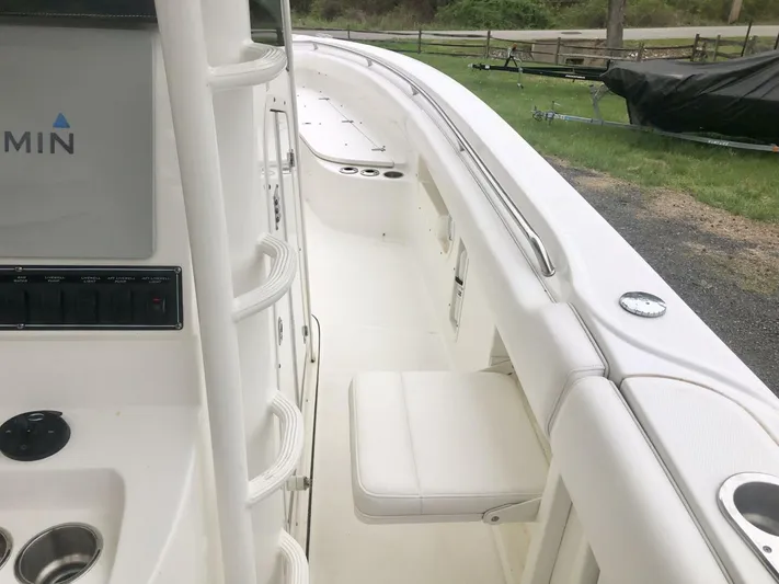  Yacht Photos Pics 2016 Boston Whaler OUTRAGE boat interior with seating and control panel.