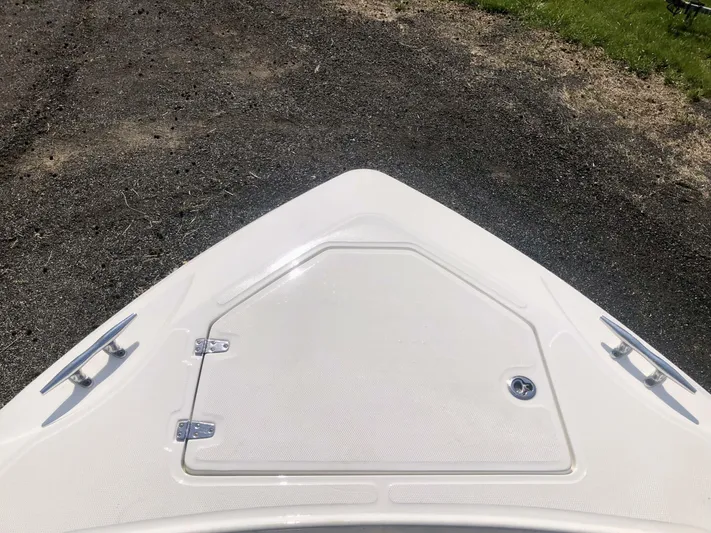  Yacht Photos Pics Bow of 2016 Boston Whaler OUTRAGE boat with storage hatch and cleats.