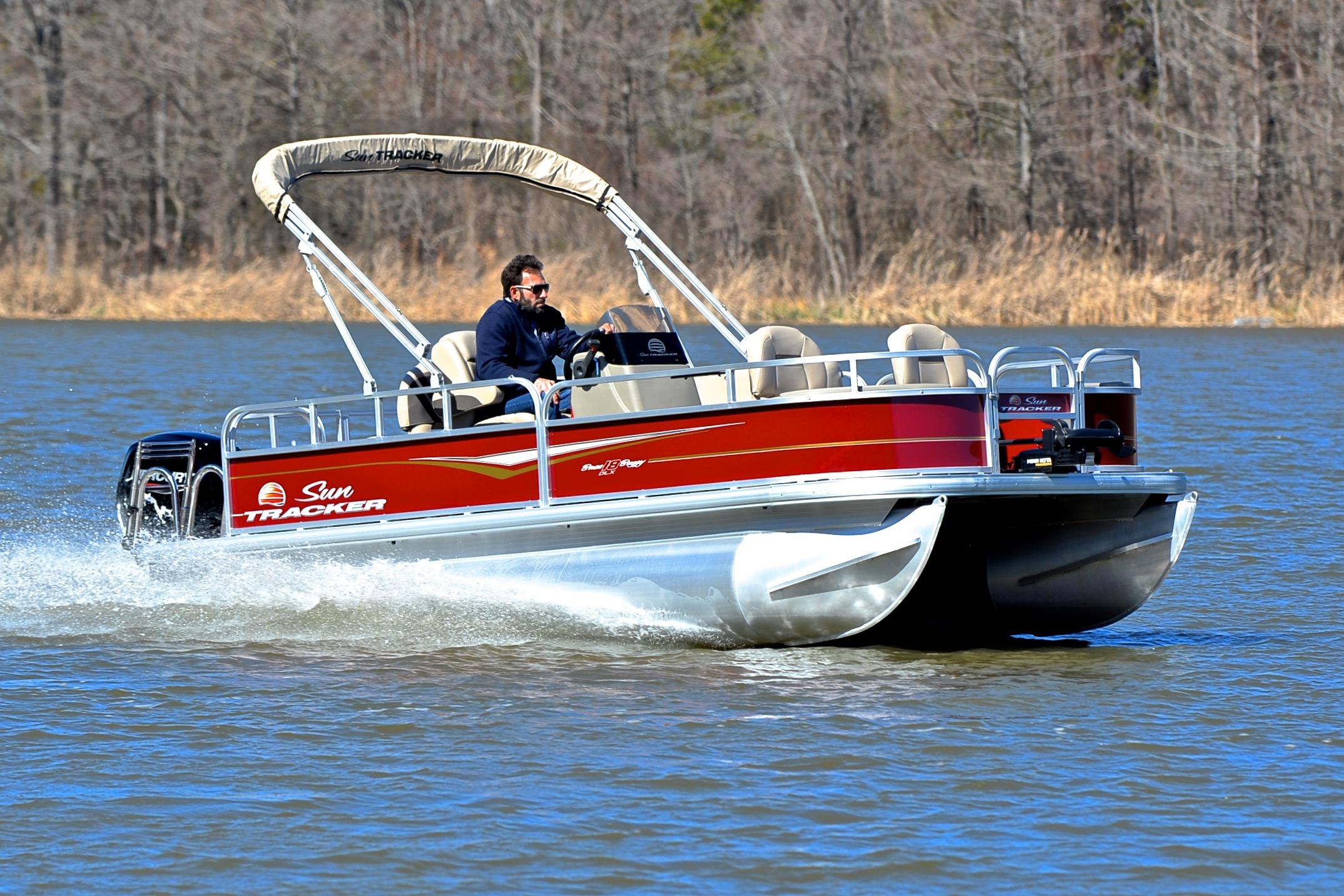 Sun Tracker Bass Buggy 18 DLX