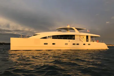2005 H2O CATA MOTOR YACHT