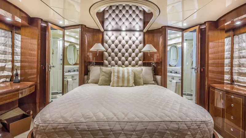 Dolce Vita II Yacht Photos Pics 