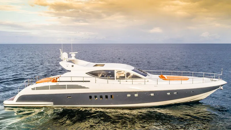 Dolce Vita II Yacht Photos Pics 