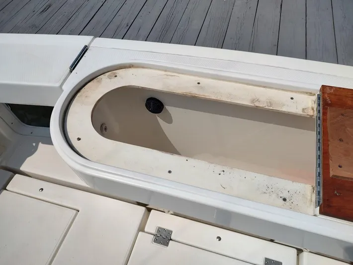 Reel Time Yacht Photos Pics Livewell on 2005 Rampage 38 Express boat, showing interior and deck details.