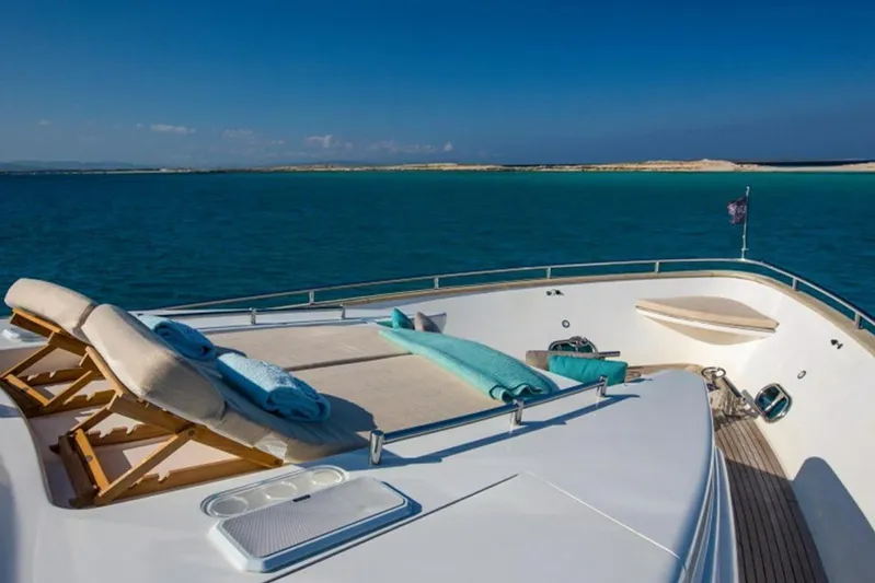 Mr & Mrs Smith Yacht Photos Pics Foredeck