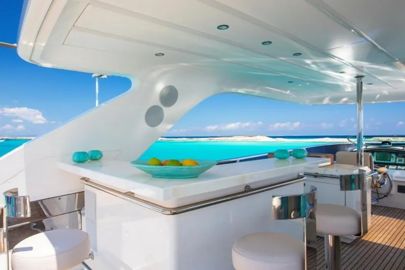 Mr & Mrs Smith Yacht Photos Pics Flybridge bar