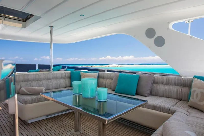 Mr & Mrs Smith Yacht Photos Pics Flybridge dining area