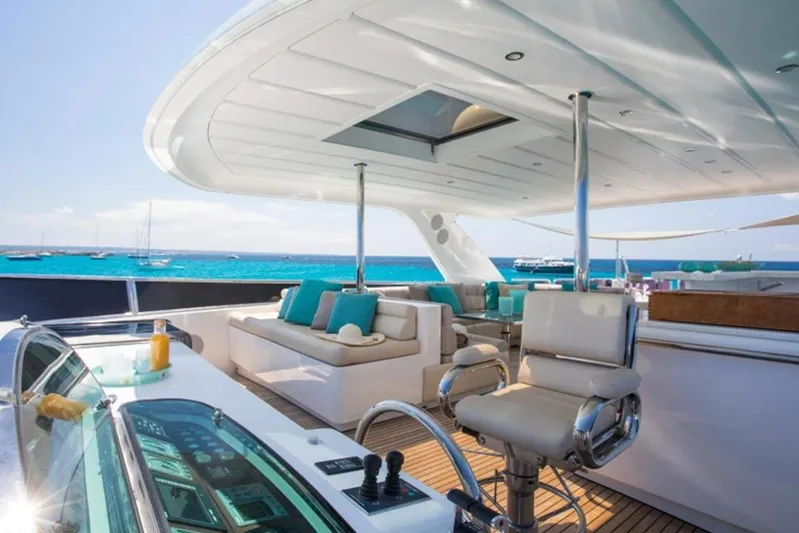 Mr & Mrs Smith Yacht Photos Pics Cockpit