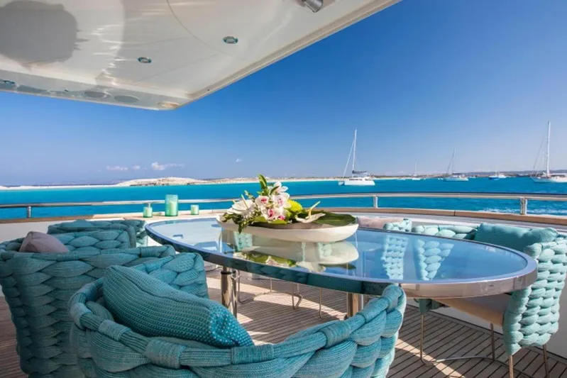 Mr & Mrs Smith Yacht Photos Pics Main deck aft dining area