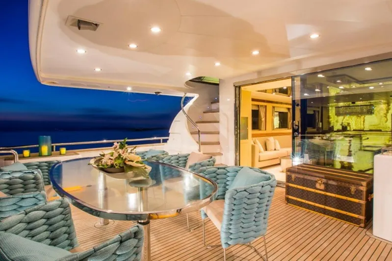Mr & Mrs Smith Yacht Photos Pics Main deck aft dining area