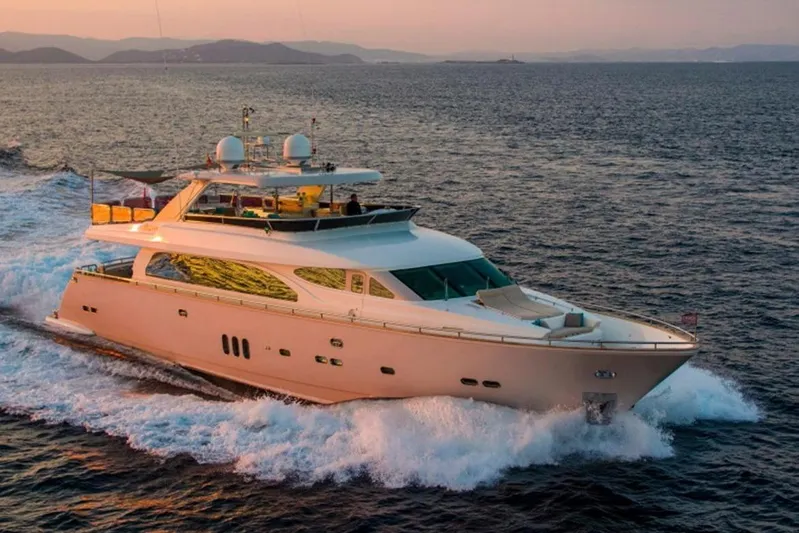 Mr & Mrs Smith Yacht Photos Pics Cruising