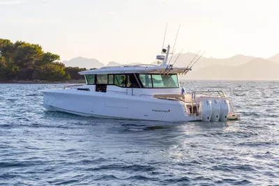 2025 Axopar 45 XC Cross Cabin