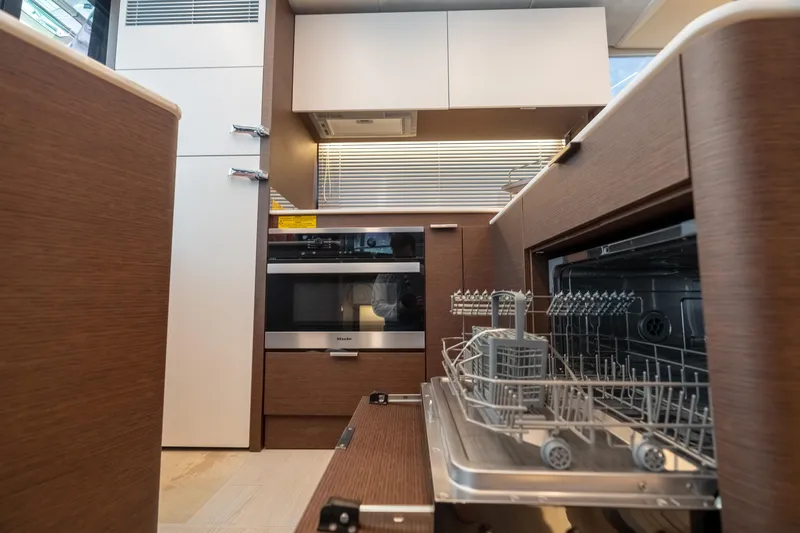 Nice Boat Yacht Photos Pics Galley - Dishwasher