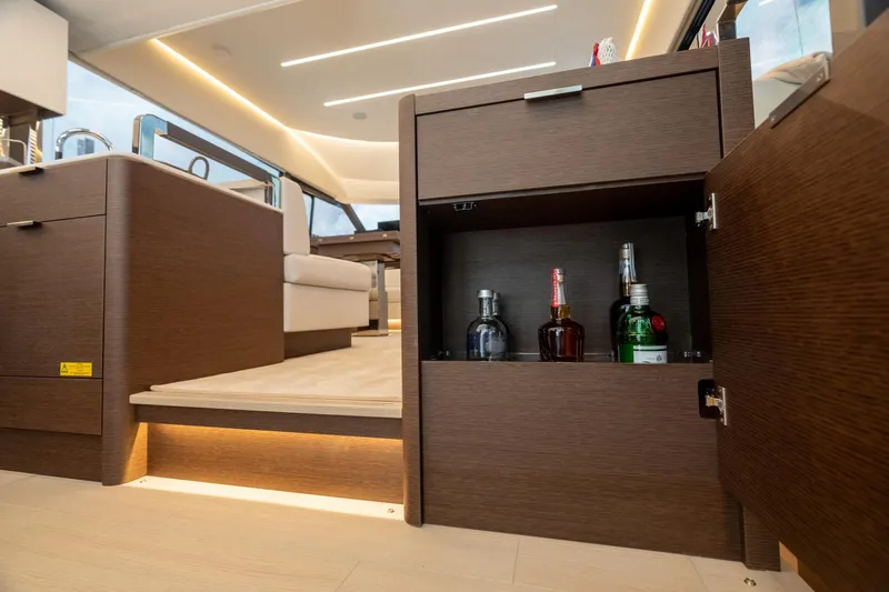 Nice Boat Yacht Photos Pics Galley - Bottle Storage