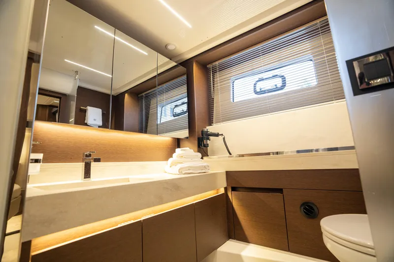 Nice Boat Yacht Photos Pics Master Stateroom Head