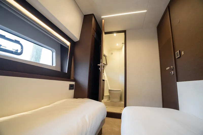 Nice Boat Yacht Photos Pics Guest Stateroom Head Entry