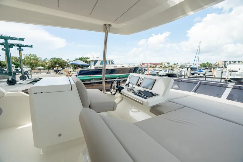 Nice Boat Yacht Photos Pics Flybridge Helm