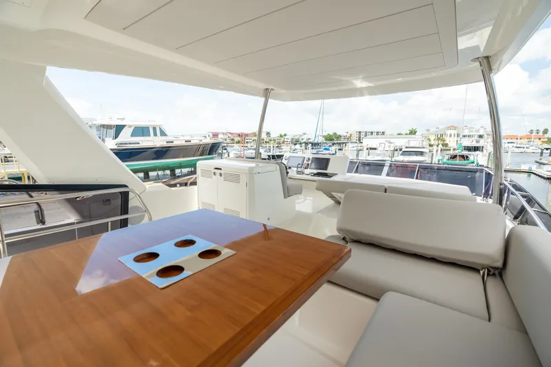 Nice Boat Yacht Photos Pics Flybridge Table
