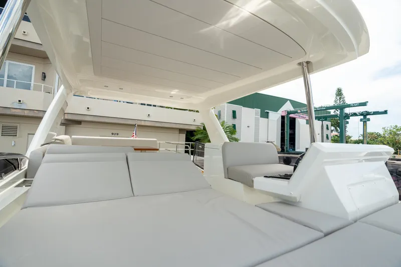 Nice Boat Yacht Photos Pics Flybridge Sun Lounger