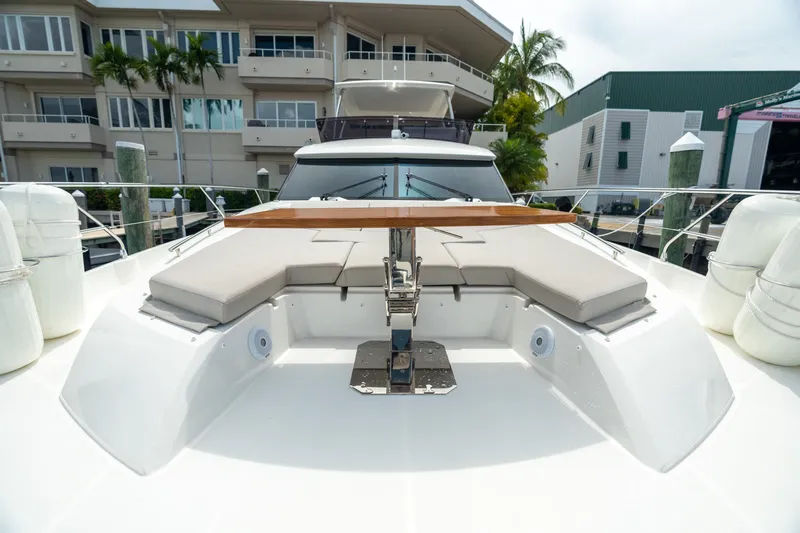 Nice Boat Yacht Photos Pics Foredeck Dinette