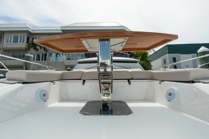 Nice Boat Yacht Photos Pics Foredeck Dinette