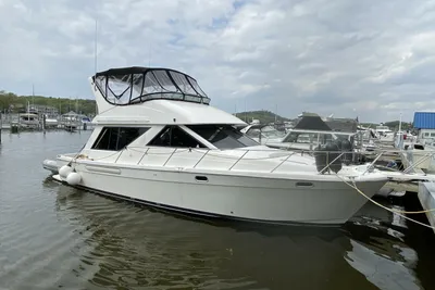 Bayliner 3988 Command Bridge