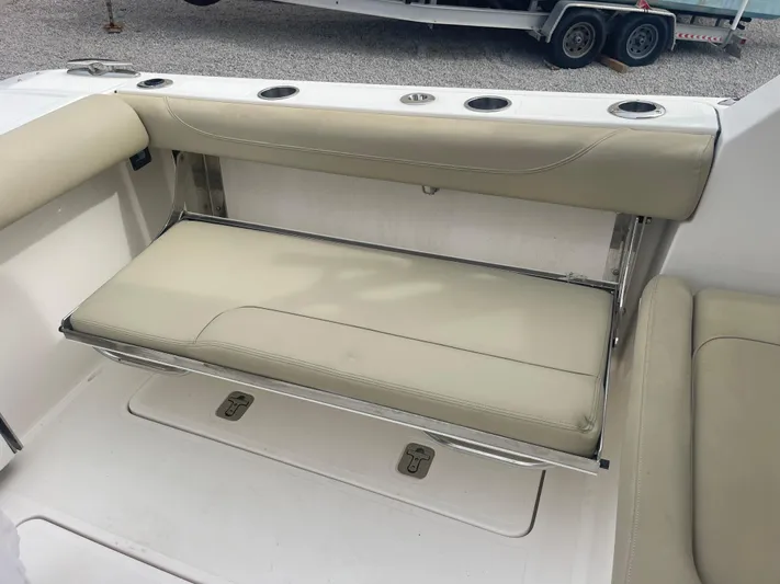  Yacht Photos Pics Bench seat in Pursuit DC 325 Dual Console boat, year 2016.