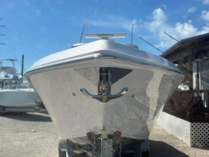  Yacht Photos Pics 2023 Fountain 38 CC boat front view under clear blue sky.