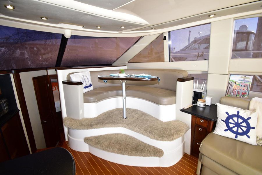 2010 Meridian 391 Motor Yacht