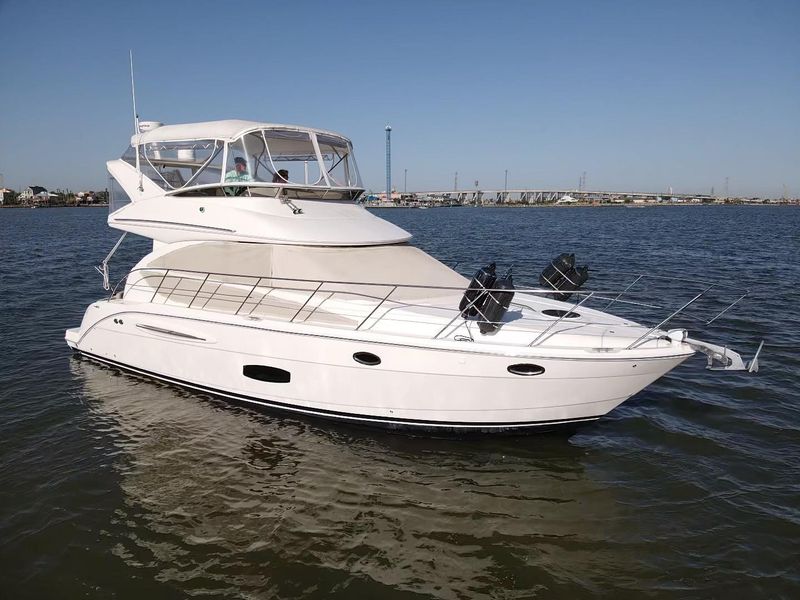 2010 Meridian 391 Motor Yacht