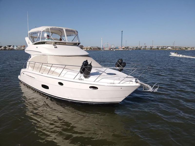 2010 Meridian 391 Motor Yacht
