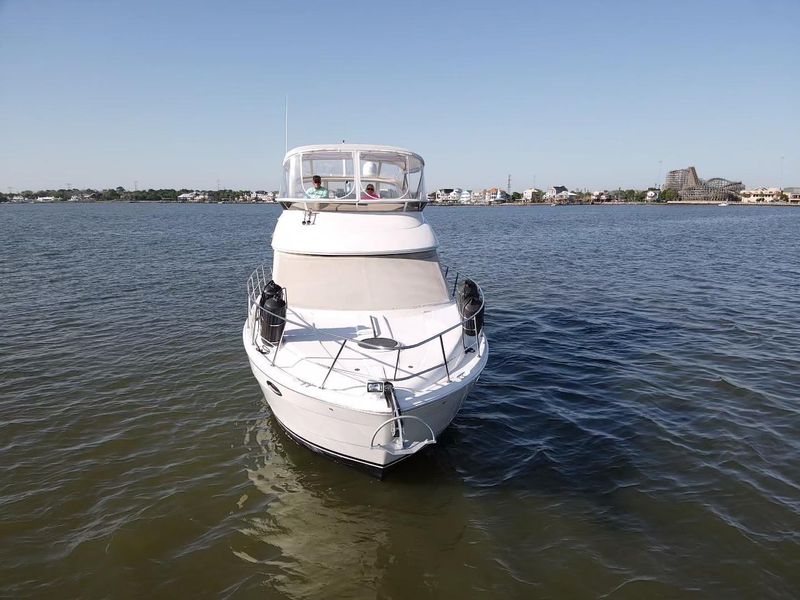 2010 Meridian 391 Motor Yacht