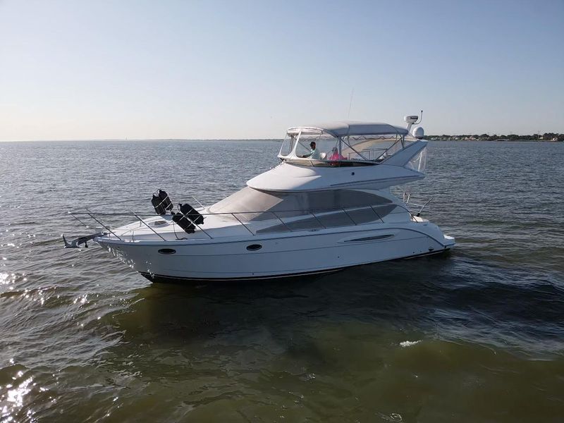 2010 Meridian 391 Motor Yacht