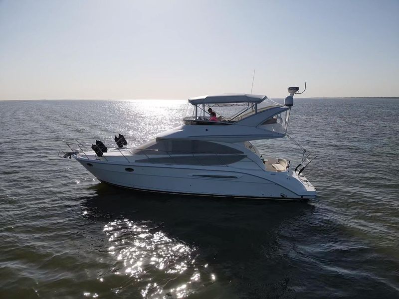 2010 Meridian 391 Motor Yacht