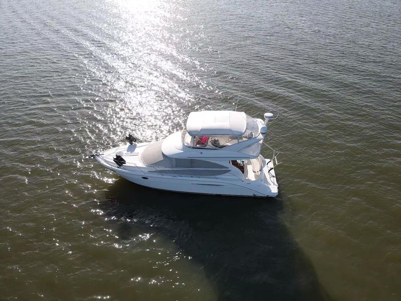 2010 Meridian 391 Motor Yacht