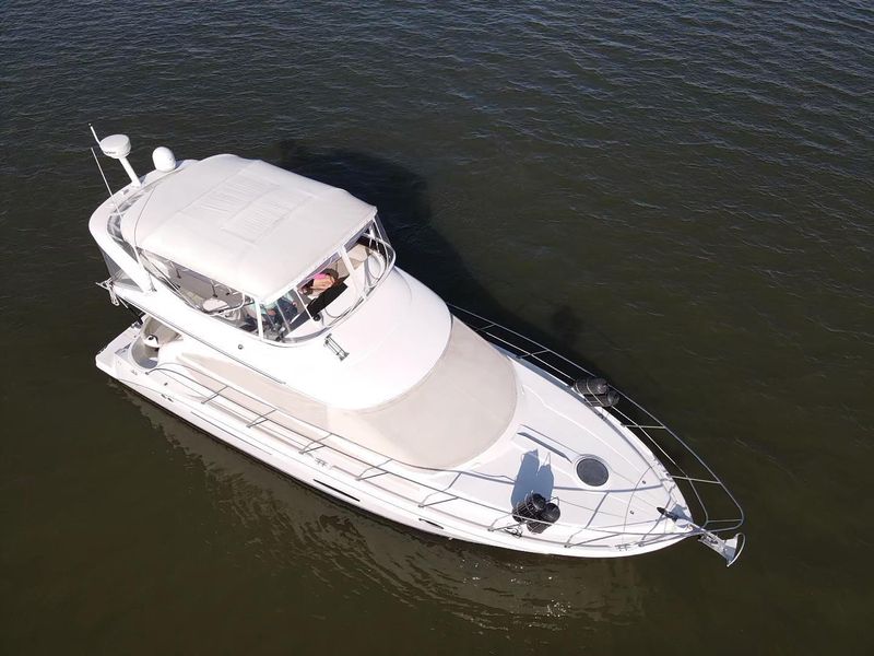 2010 Meridian 391 Motor Yacht