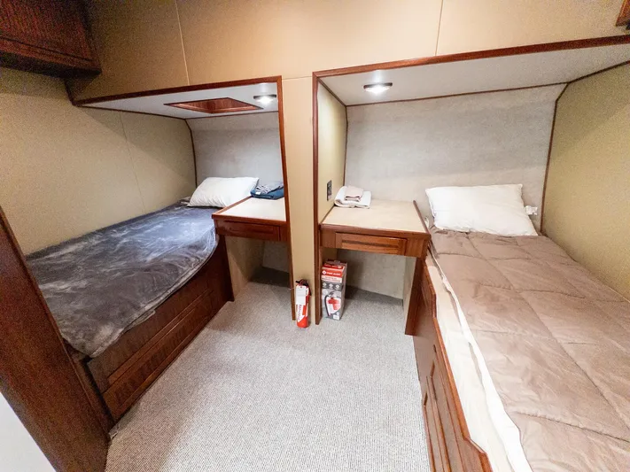 Starlight Yacht Photos Pics Two cozy single beds in a 1986 Custom Expedition Vessel 58 cabin.