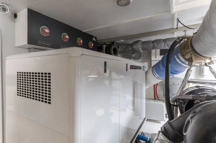 Malou Yacht Photos Pics 2011 Hampton 620 Pilothouse - Image 50