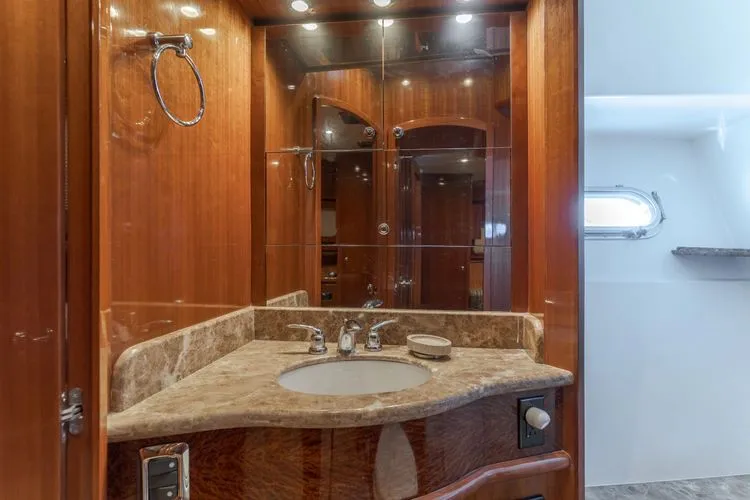 Malou Yacht Photos Pics 2011 Hampton 620 Pilothouse - Image 29