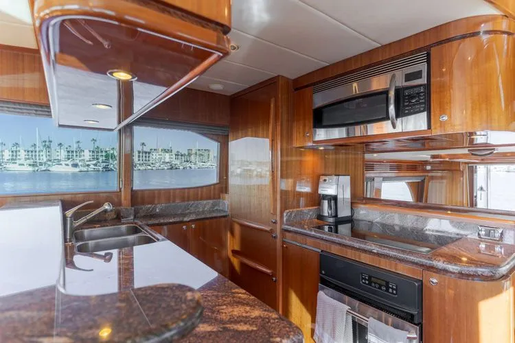 Malou Yacht Photos Pics 2011 Hampton 620 Pilothouse - Image 16