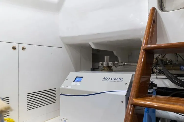 Malou Yacht Photos Pics 2011 Hampton 620 Pilothouse - Image 49