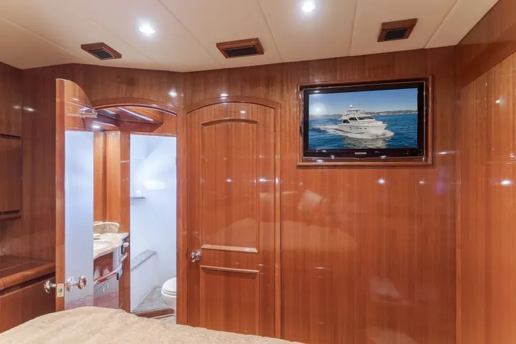 Malou Yacht Photos Pics 2011 Hampton 620 Pilothouse - Image 23