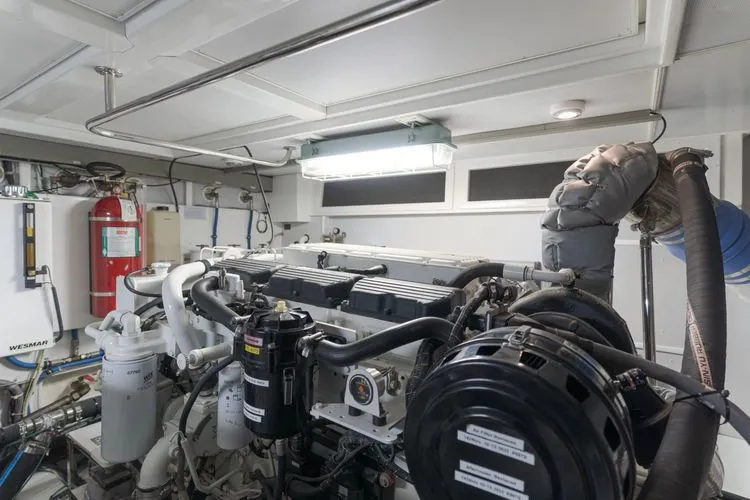 Malou Yacht Photos Pics 2011 Hampton 620 Pilothouse - Image 52