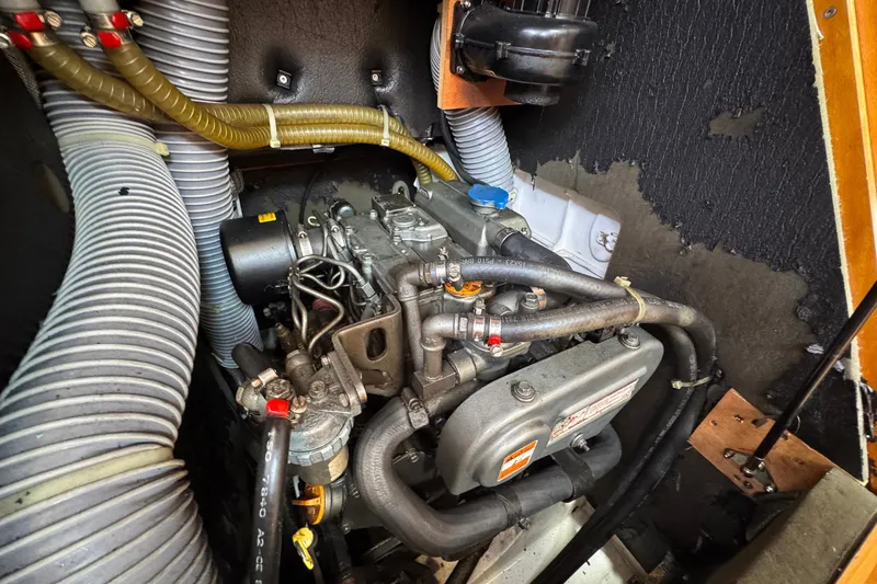 Layover Yacht Photos Pics Engine compartment of 2018 Jeanneau Sun Odyssey 389.