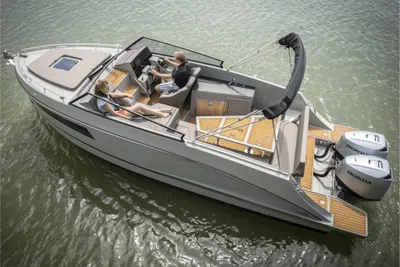 2025 Maxima 800 Cabin