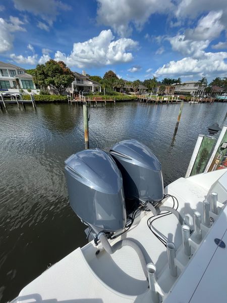 2010 Everglades 320 CC