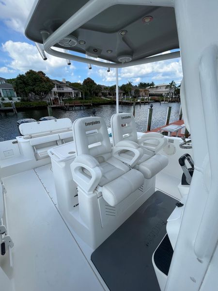 2010 Everglades 320 CC