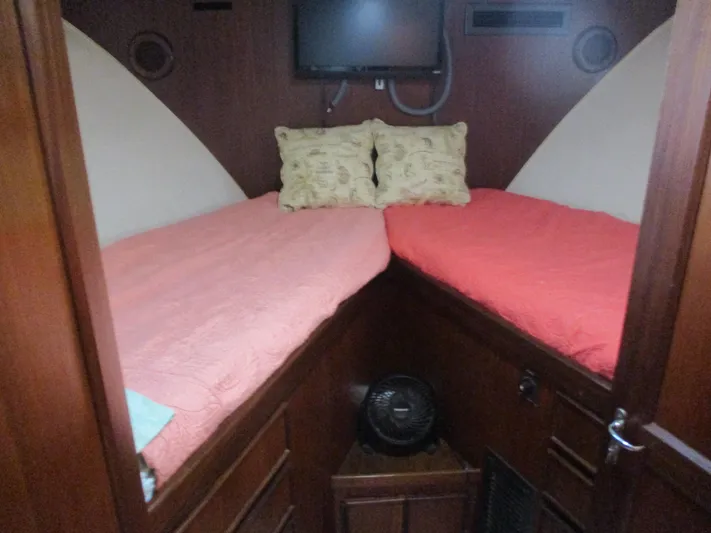  Yacht Photos Pics 1986 Hatteras 43 Double Cabin interior with twin beds and wooden cabinetry.