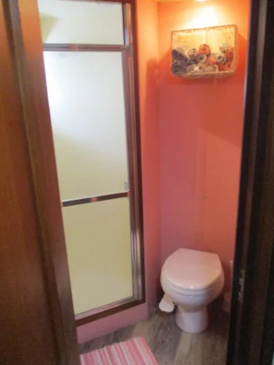  Yacht Photos Pics Bathroom in 1986 Hatteras 43 Double Cabin with shower and toilet.