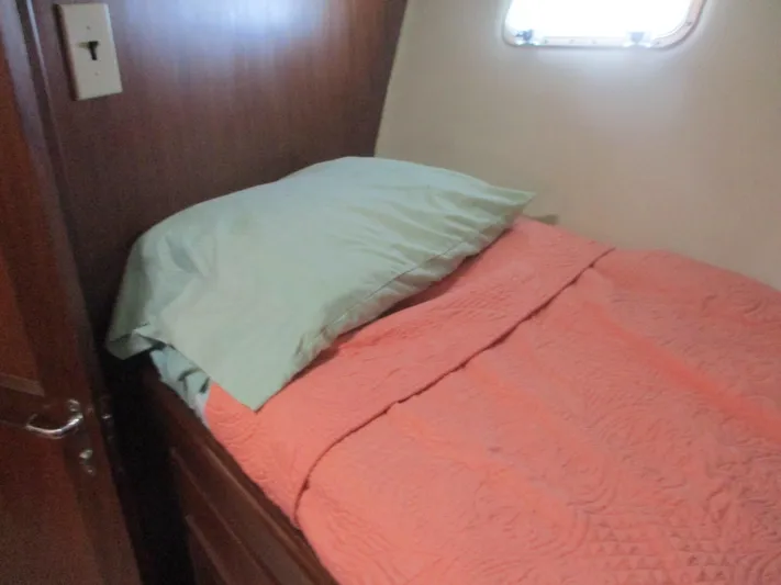  Yacht Photos Pics Cozy cabin bed in 1986 Hatteras 43 Double Cabin yacht with coral bedding.